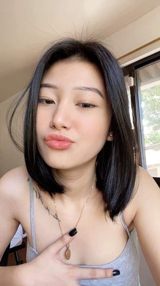 Em để yên thế này để anh đút cặc vào nhé