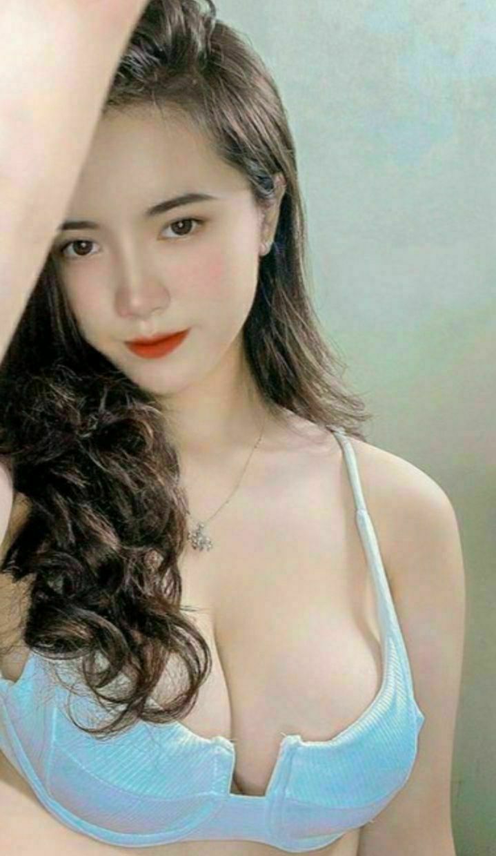 Banh lồn đẹp ra cho anh hàng xóm cặc khủng thoải mái bú liếm